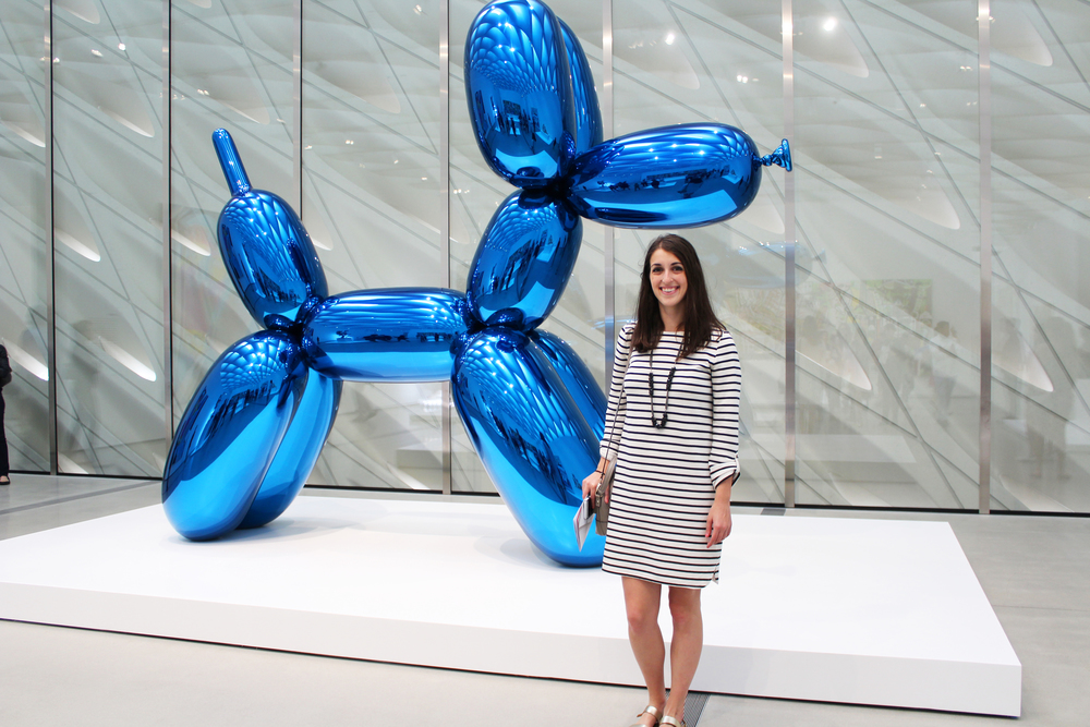  My favorite, for scale! p/c @circusofcakes - Balloon Dog Blue by Jeff Koons 